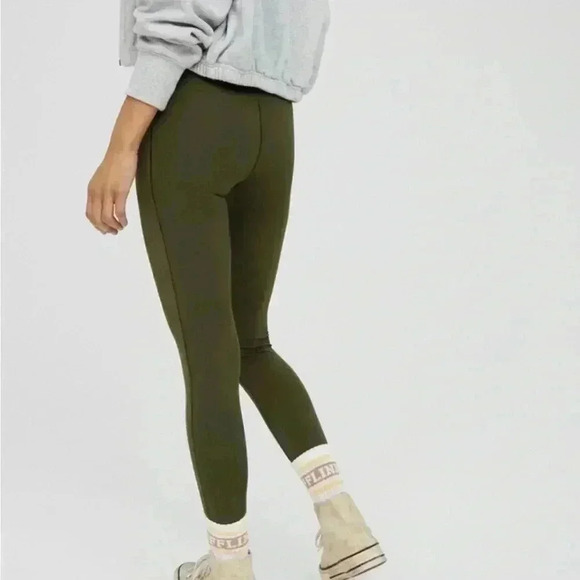 Offline By Aerie Real Me Dark Green Crossover High Waisted Pocket Legging Small - Picture 2 of 8